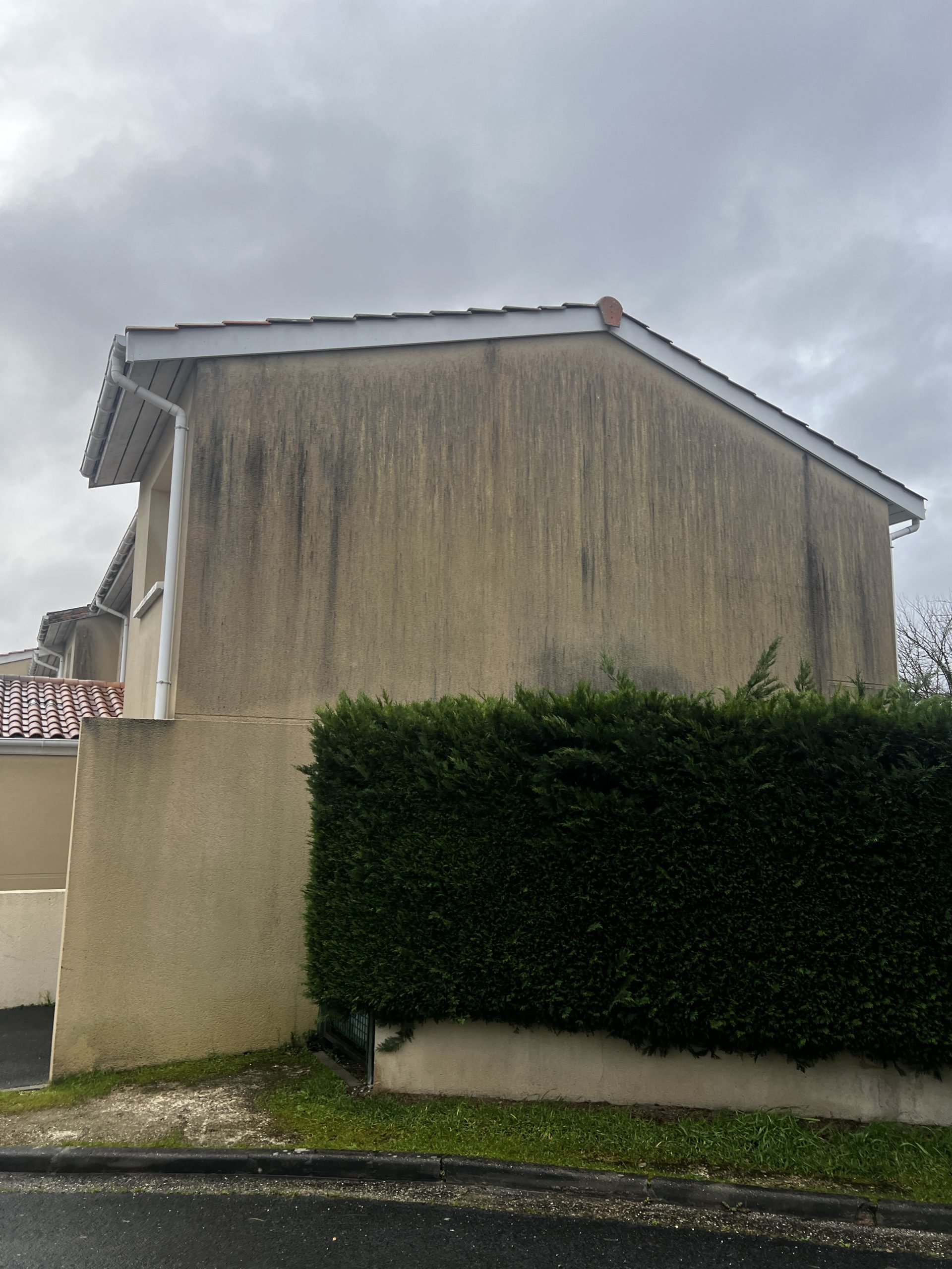 Façade ternie avant nettoyage au Bouscat